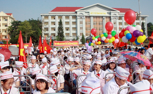 Đông đảo học sinh tham gia lễ phát động Tuần lẽ học tập suốt đời Đông đảo học sinh tham gia lễ phát động Tuần lẽ học tập suốt đời