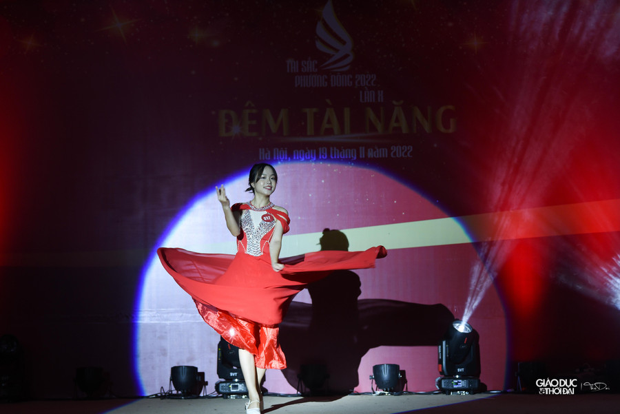 Thí sinh Nguyễn Thị Như Quỳnh với bài múa cô Tấm ngày nay.