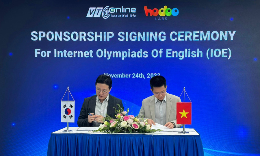 Cùng chung sứ mệnh tạo điều kiện phát triển và nâng cao năng lực ngoại ngữ cho trẻ em, VTC Online và Hodoo Labs ký kết tài trợ đồng hành cùng cuộc thi IOE nhằm lan tỏa niềm yêu thích tiếng Anh. Cùng chung sứ mệnh tạo điều kiện phát triển và nâng cao năng lực ngoại ngữ cho trẻ em, VTC Online và Hodoo Labs ký kết tài trợ đồng hành cùng cuộc thi IOE nhằm lan tỏa niềm yêu thích tiếng Anh.