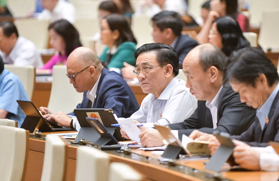 Các đại biểu tham gia phiên thảo luận sáng 1/11.