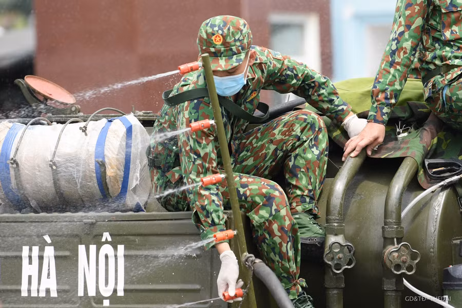 Đoàn xe đặc chủng phun khử khuẩn " từ trong ra ngoài" bệnh viện K ảnh 11