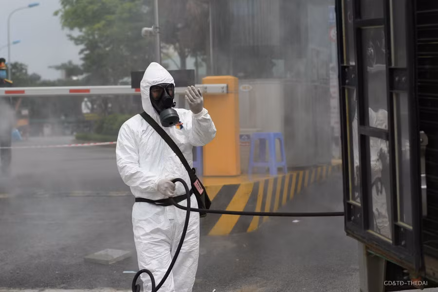 Đoàn xe đặc chủng phun khử khuẩn " từ trong ra ngoài" bệnh viện K ảnh 9