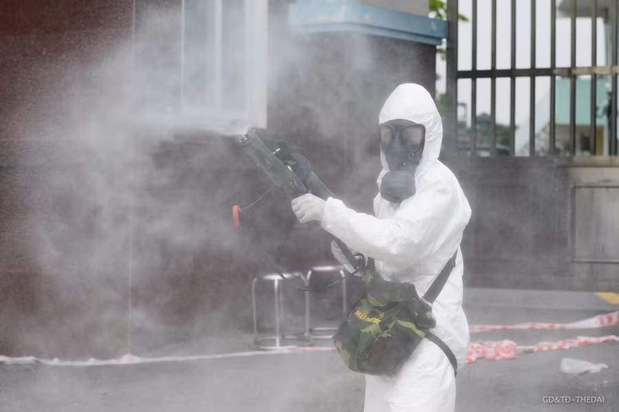 Đoàn xe đặc chủng phun khử khuẩn " từ trong ra ngoài" bệnh viện K ảnh 7