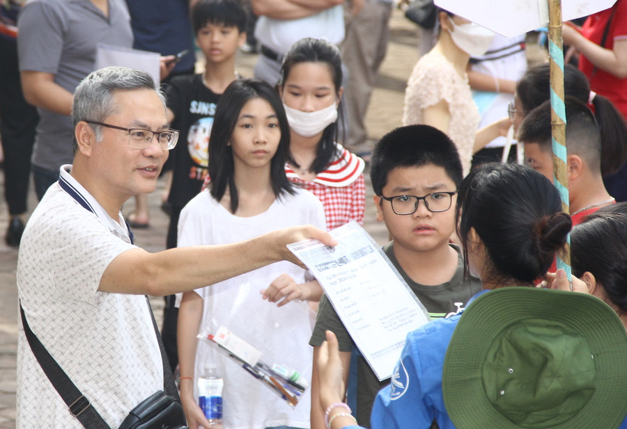 Phụ huynh được hướng dẫn nhiệt tình, chu đáo.