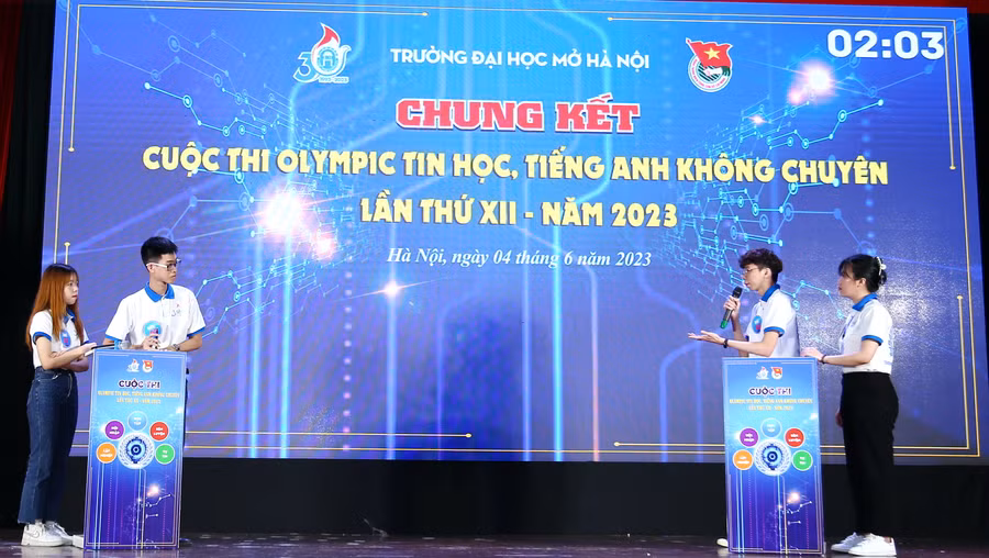 Các đội trong phần thi tỏa sáng tại vòng chung kết diễn ra chiều 4/6.