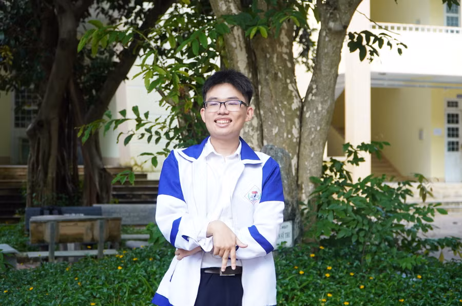 Lê Doãn Thọ là thủ khoa khối A1 của tỉnh Kon Tum với 27,95 điểm.