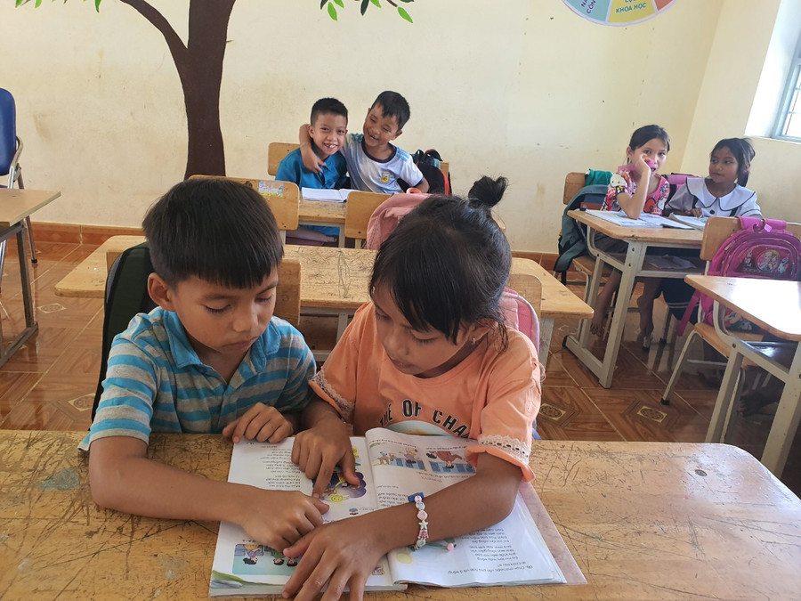 Phong trào &quot;Đôi bạn cùng tiến&quot; tại trường Tiểu học xã Đăk Trăm (huyện Đăk Tô).