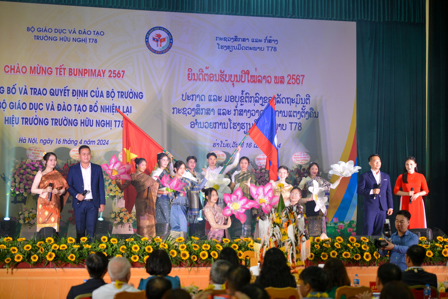 Thành thông lệ, mỗi năm tại trường Hữu Nghị T78 thầy và trò nhà trường lại tổ chức Tết Bunpimay để chào đón năm mới theo đúng phong tục của nước bạn Lào.