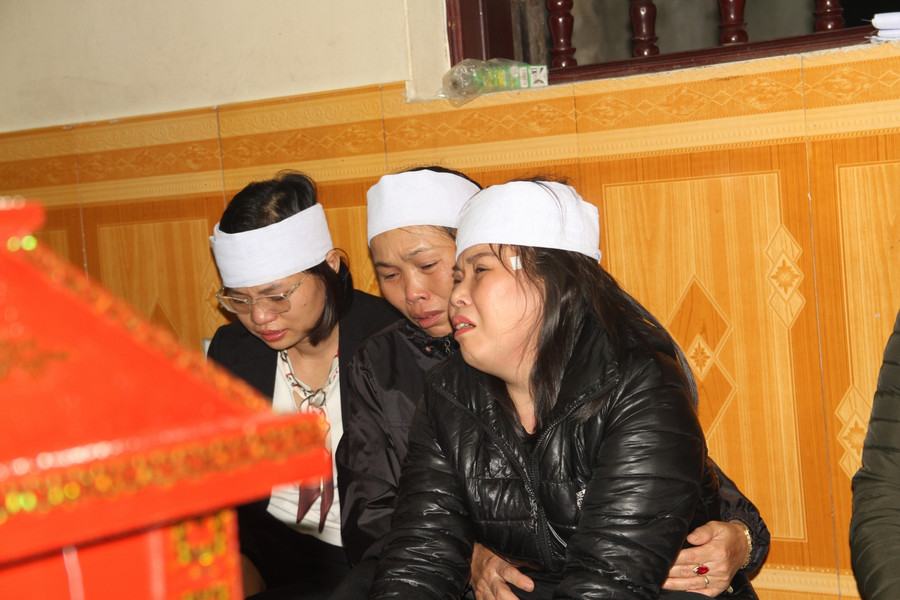 Người thân đau buồn trước sự ra đi của anh Đương Người thân đau buồn trước sự ra đi của anh Đương