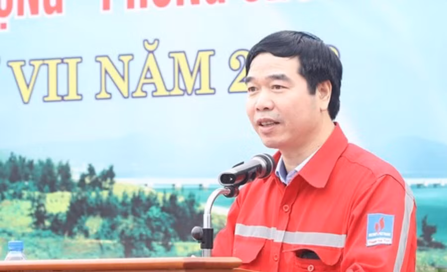 Ông Trần Văn Tĩnh - Phó Giám đốc Công ty Điện lực Dầu khí Hà Tĩnh phát biểu tại Hội thao.