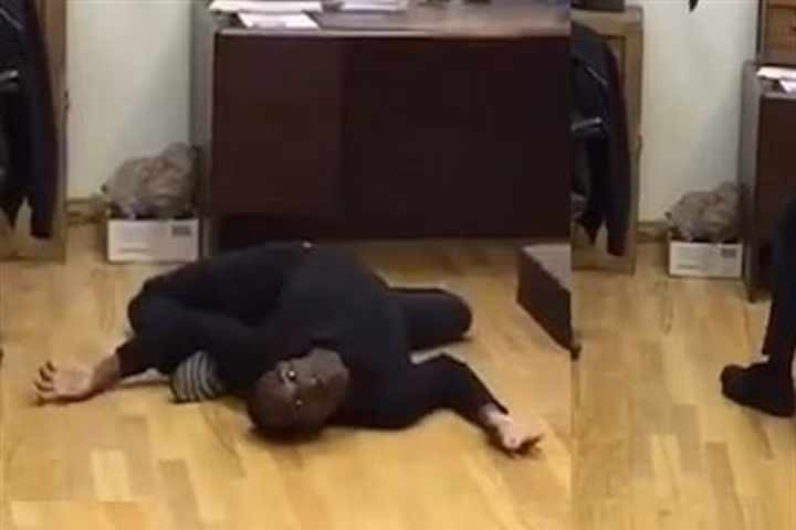 Tại sao cơ thể con người có thể thực hiện được những động tác uốn dẻo khó đến mức không thể tin được ?