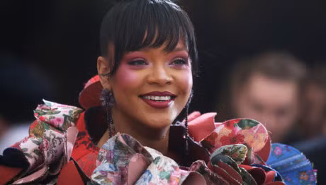 Dam quai di cua sao tren tham do - Anh 2