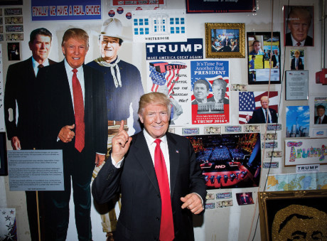 Ông Trump lần đầu trở lại quê hương sau khi nhậm chức - Ảnh 1 Ong Trump lan dau tro lai que huong sau khi nham chuc - Anh 1