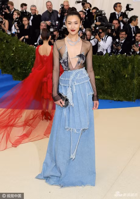 Duong Mich toa sang voi le phuc gan 540 nghin manh kim sa tren tham do - Anh 11