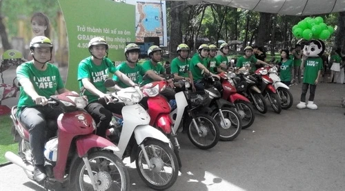 Đội xe ôm Grabbike luôn sẵn sàng đón khách