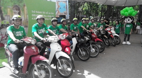Đội xe ôm Grabbike luôn sẵn sàng đón khách