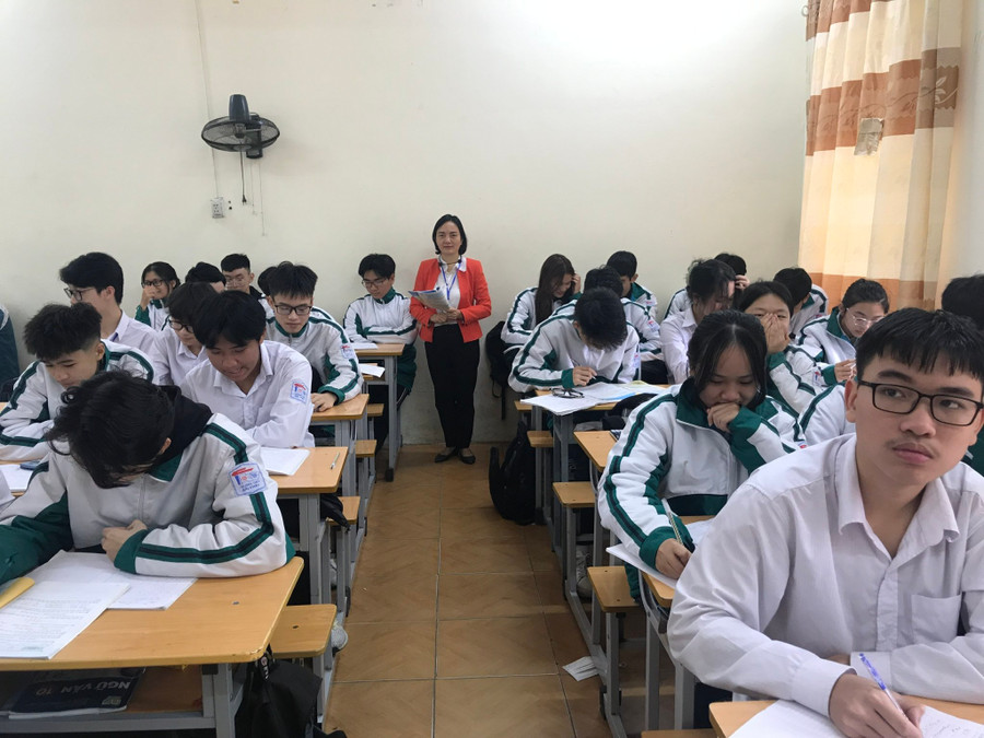 Giáo viên tập trung ôn tập theo mức độ thông hiểu và vận dụng kiến thức rèn luyện kỹ năng giải quyết đề thi tốt nghiệp THPT.