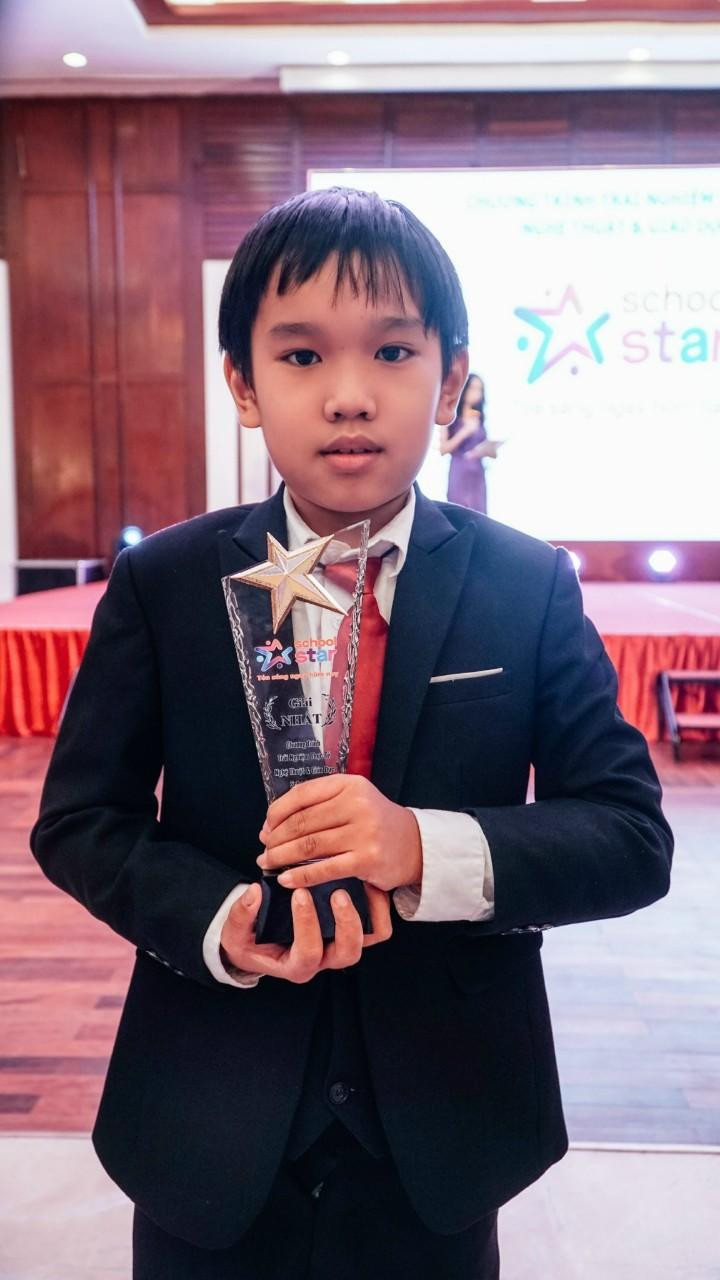 School Star là sân chơi giúp trẻ em đam mê nghệ thuật có cơ hội cháy hết mình với năng khiếu tiềm ẩn. School Star là sân chơi giúp trẻ em đam mê nghệ thuật có cơ hội cháy hết mình với năng khiếu tiềm ẩn.