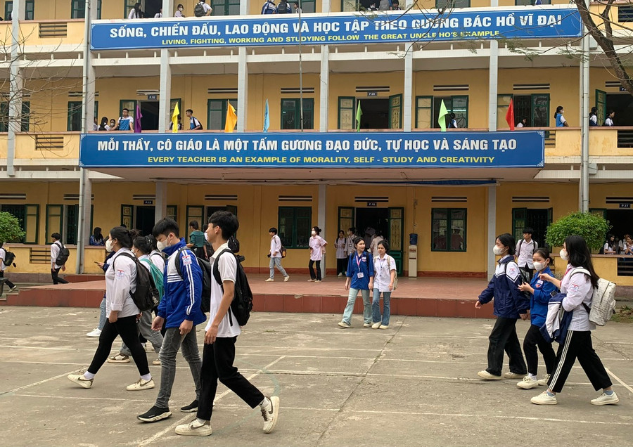 Trường THPT Trần Nhật Duật địa chỉ tin cậy của con em nhân dân huyện NTM Yên Bình. Trường THPT Trần Nhật Duật địa chỉ tin cậy của con em nhân dân huyện NTM Yên Bình.