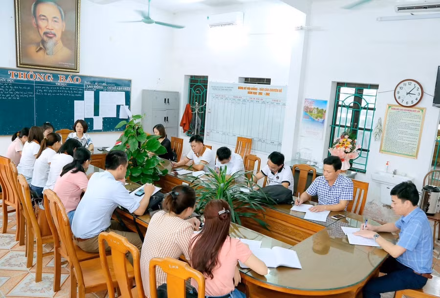 Tập thể nhà trường quyết tâm đồng hành xây dựng NTM nâng cao, kiểu mẫu gắn với chất lượng dạy học.