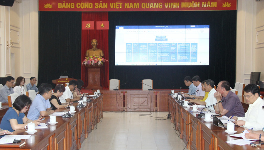 Toàn cảnh cuộc họp.