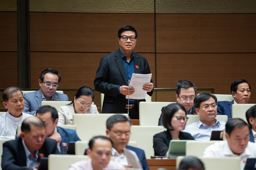 Đại biểu Đỗ Ngọc Thịnh (Đoàn ĐBQH tỉnh Khánh Hòa) cho rằng chống tham nhũng trong hoạt động tư pháp được cử tri và Nhân dân quan tâm. Đại biểu Đỗ Ngọc Thịnh (Đoàn ĐBQH tỉnh Khánh Hòa) cho rằng chống tham nhũng trong hoạt động tư pháp được cử tri và Nhân dân quan tâm.