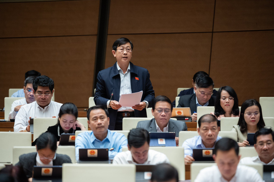 Đại biểu Nguyễn Hữu Thông (Đoàn ĐBQH tỉnh Bình Thuận) cho rằng cần có giải pháp căn cơ ngăn chặn tội phạm ma túy. Đại biểu Nguyễn Hữu Thông (Đoàn ĐBQH tỉnh Bình Thuận) cho rằng cần có giải pháp căn cơ ngăn chặn tội phạm ma túy.