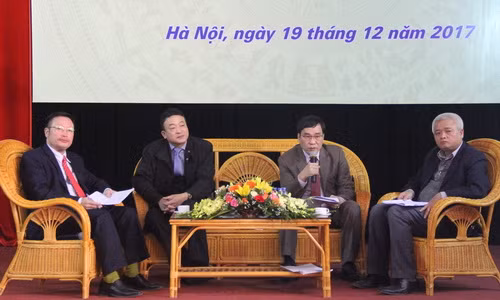 Các khách mời tham gia buổi tọa đàm