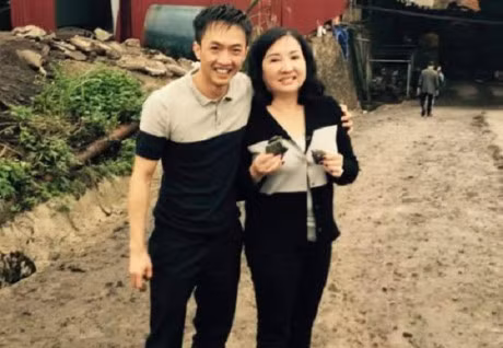 Vbiz 14/3: Nguyen Thi Thanh tra lai danh hieu, Ha Tang vac bung bau di gap 