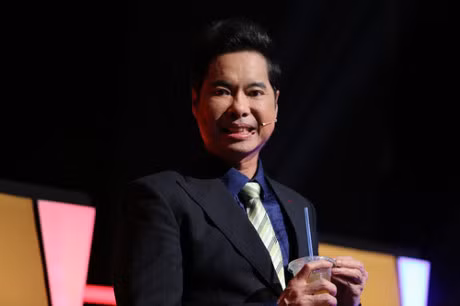 Vbiz 14/3: Nguyen Thi Thanh tra lai danh hieu, Ha Tang vac bung bau di gap 