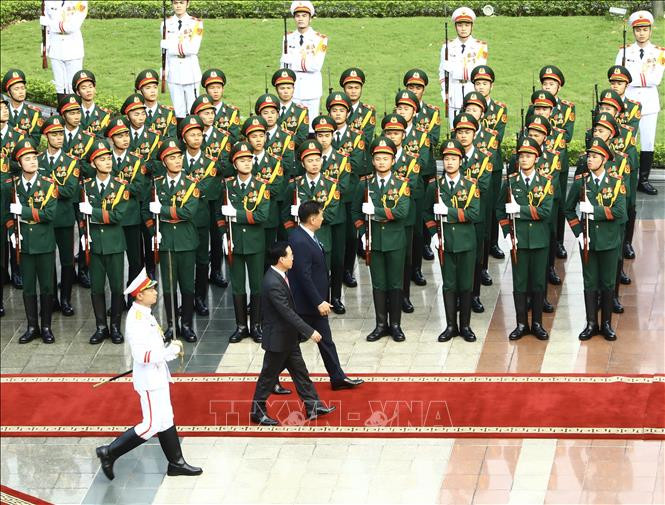 Chủ tịch nước Võ Văn Thưởng và Tổng thống Mông Cổ Ukhnaagiin Khurelsukh duyệt Đội Danh dự QĐND Việt Nam. Ảnh: Lâm Khánh/TTXVN Chủ tịch nước Võ Văn Thưởng và Tổng thống Mông Cổ Ukhnaagiin Khurelsukh duyệt Đội Danh dự QĐND Việt Nam. Ảnh: Lâm Khánh/TTXVN