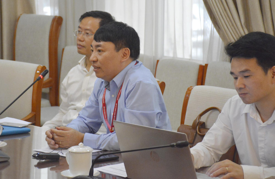 Đại diện Trường ĐH Bách khoa Hà Nội trao đổi một số thông tin liên quan đến tiến độ thực hiện dự án tại trường.