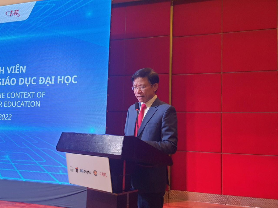 GS.TS Hoàng Anh Tuấn phát biểu khai mạc. GS.TS Hoàng Anh Tuấn phát biểu khai mạc.