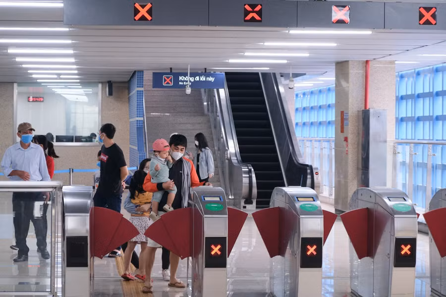 Hình ảnh ngày đầu tiên tuyến đường sắt Cát Linh- Hà Đông chính thức thu phí ảnh 1