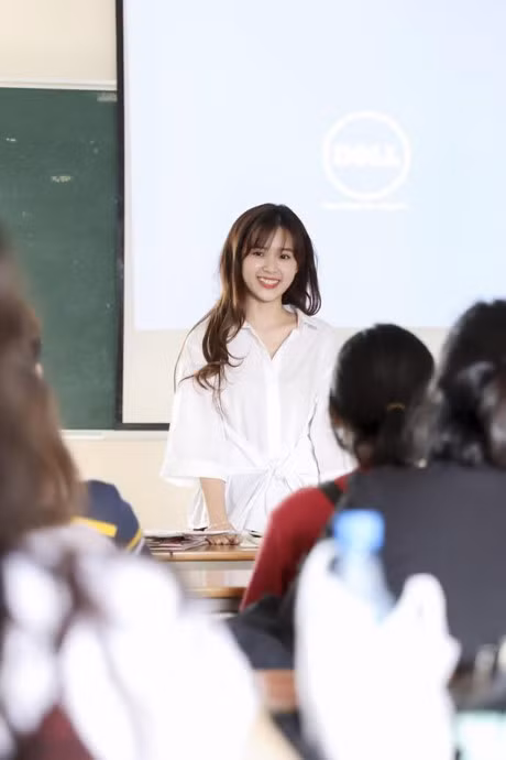 Midu lam giang vien ve thiet ke thoi trang - Anh 2