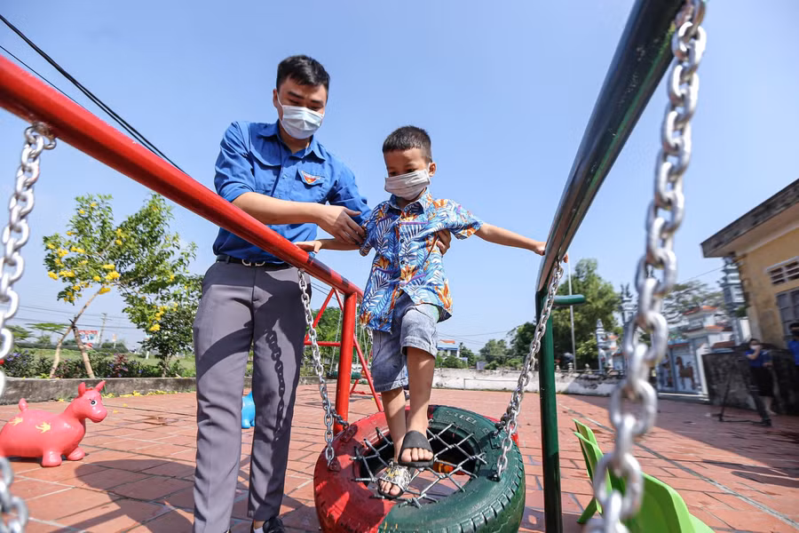 Công trình thanh niên “Sân chơi thiếu nhi” cũng được Chi đoàn Văn phòng cơ quan Thành đoàn xã hội hóa nguồn lực thực hiện.