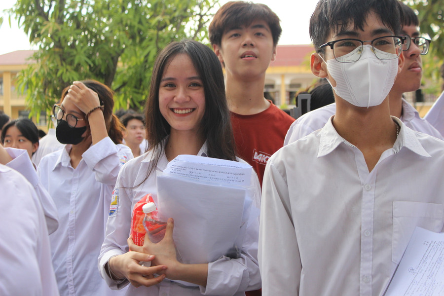 Thí sinh Trường THPT Phan Đình Phùng hoàn thành thi môn Toán. Thí sinh Trường THPT Phan Đình Phùng hoàn thành thi môn Toán.