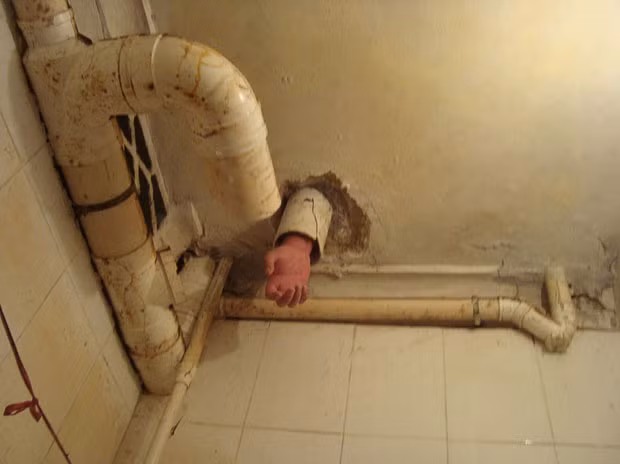 A man had to be rescued by firefighters after getting his hand stuck down the toilet while trying to retrieve a bottle of shampoo. Wang Xuekui explains: 