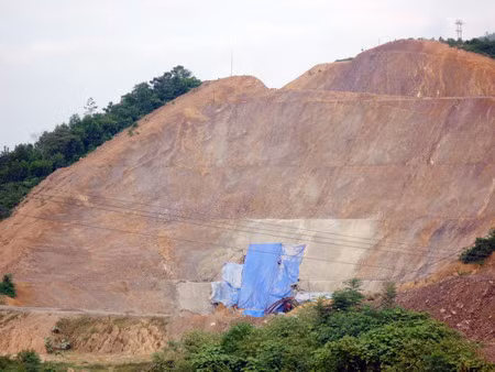 Hầm lấy nước mới thi công đã sập