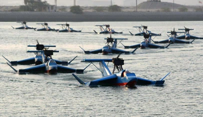 Iran tiết lộ thuyền bay gắn súng máy lợi hại (video)