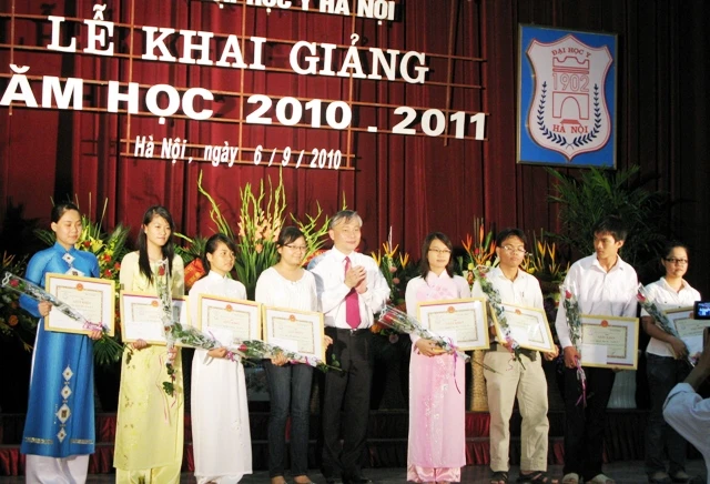 Trường Đại học Y Hà Nội khai giảng năm học mới