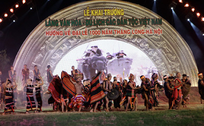 Tiết mục của đồng bào Tây Nguyên.