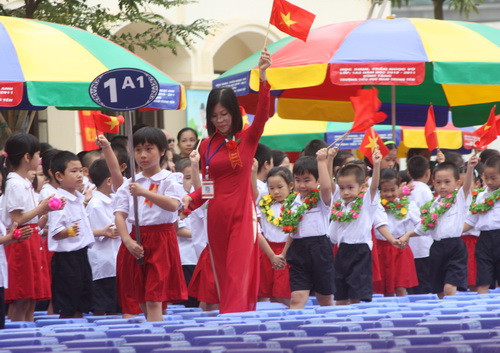 Lớp 1-A1 xin trình làng, ra mắt. Ảnh, gdtd.vn Lớp 1-A1 xin trình làng, ra mắt. Ảnh, gdtd.vn