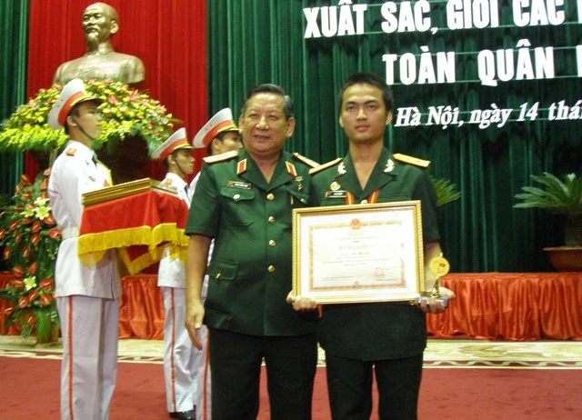 Vinh danh 187 thủ khoa tốt nghiệp các trường khối quân đội