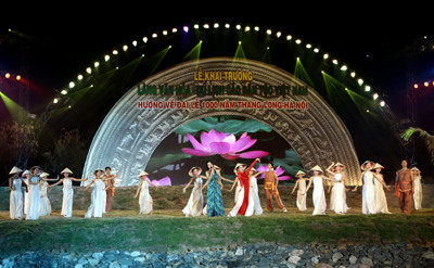 Tiết mục của đồng bào đồng Bắc Bộ.