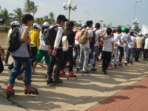 Cuốn hút màn trượt pa tin cùng các bạn trẻ