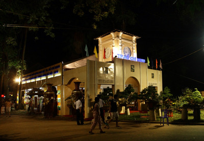 Nhiều người dân đã đến thăm quan Lễ hội. Nhiều người dân đã đến thăm quan Lễ hội.