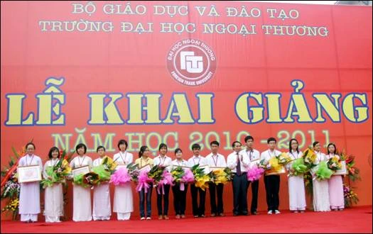 Trường ĐH Ngoại thương khai giảng năm học mới