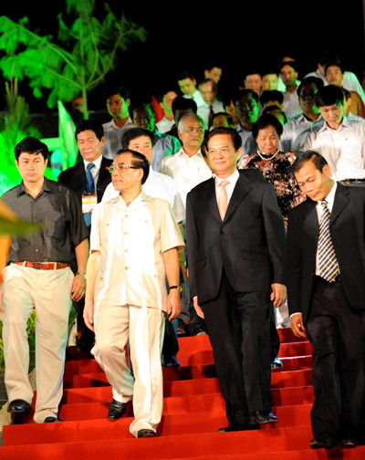 Lãnh đạo Đảng, Nhà nước thăm Làng VHCDTVN.