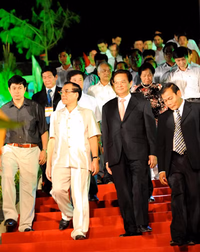 Lãnh đạo Đảng, Nhà nước thăm Làng VHCDTVN.